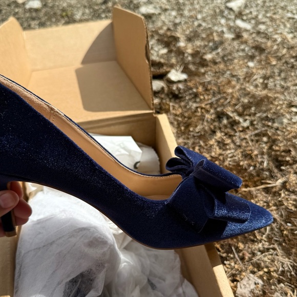 Journee Collection Women's Crystol Pumps size 5.5 - Picture 4 of 5